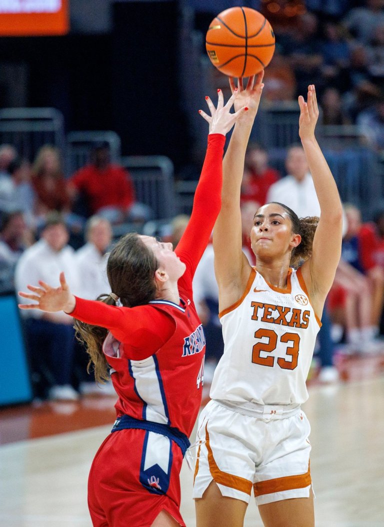 No. 4 Texas extends home win streak to 26 with 85-56 victory over No. 24 Richmond | iNFOnews.ca