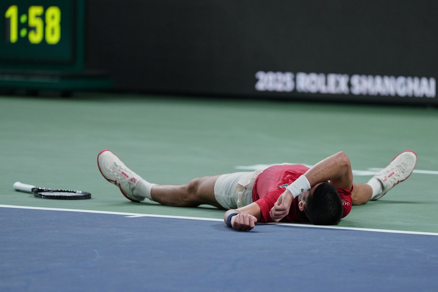 Djokovic overcomes fatigue and humidity to reach Shanghai quarterfinals | iNFOnews.ca