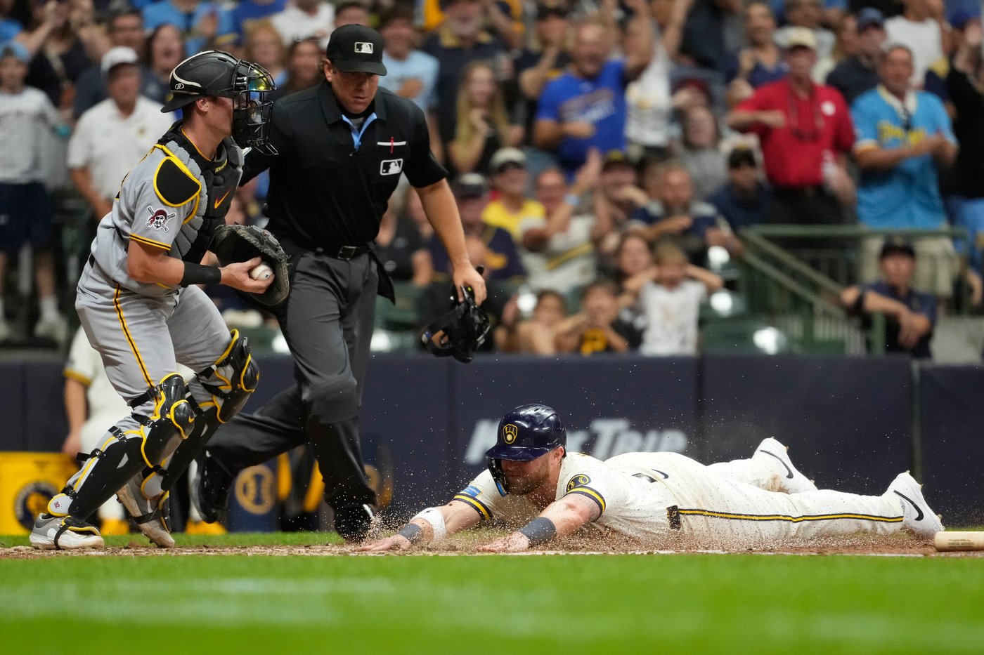 Horwitz drives in 3 runs, Pirates defeat Brewers for the 6th time in 7 games this season | iNFOnews.ca Horwitz drives in 3 runs, Pirates defeat Brewers for the 6th time in 7 games this season | iNFOnews.ca