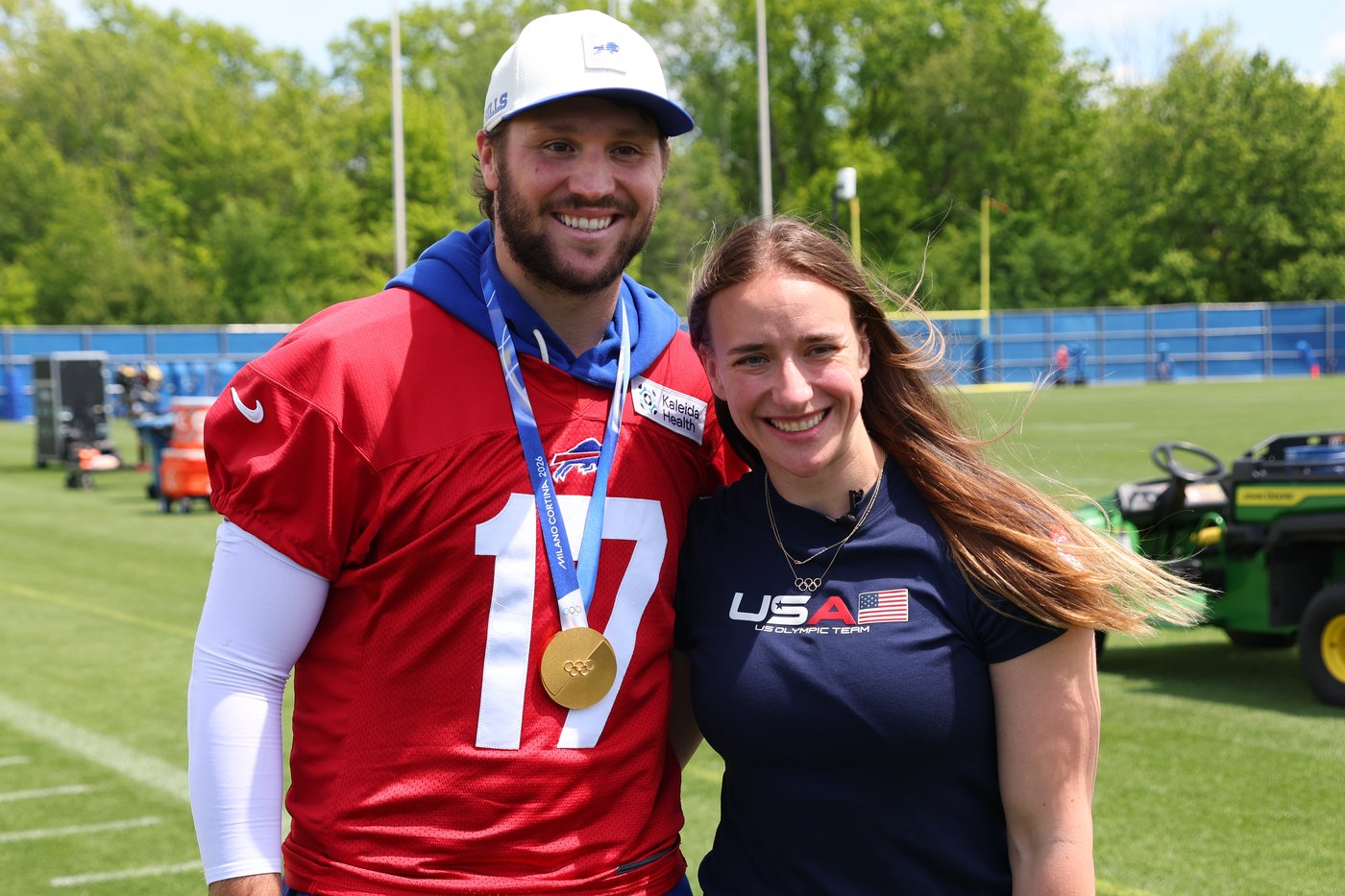 Hayley Scamurra gets a thrill showing off US hockey gold medal with Josh Allen at Bills practice | iNFOnews.ca Hayley Scamurra gets a thrill showing off US hockey gold medal with Josh Allen at Bills practice | iNFOnews.ca