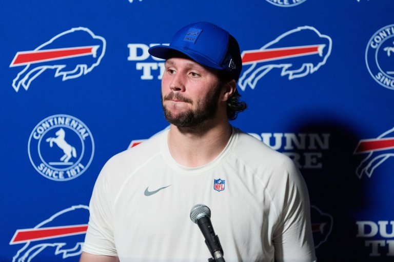 Josh Allen's inconsistencies persist in loss at Houston, as Bills slip further out of AFC East race | iNFOnews.ca