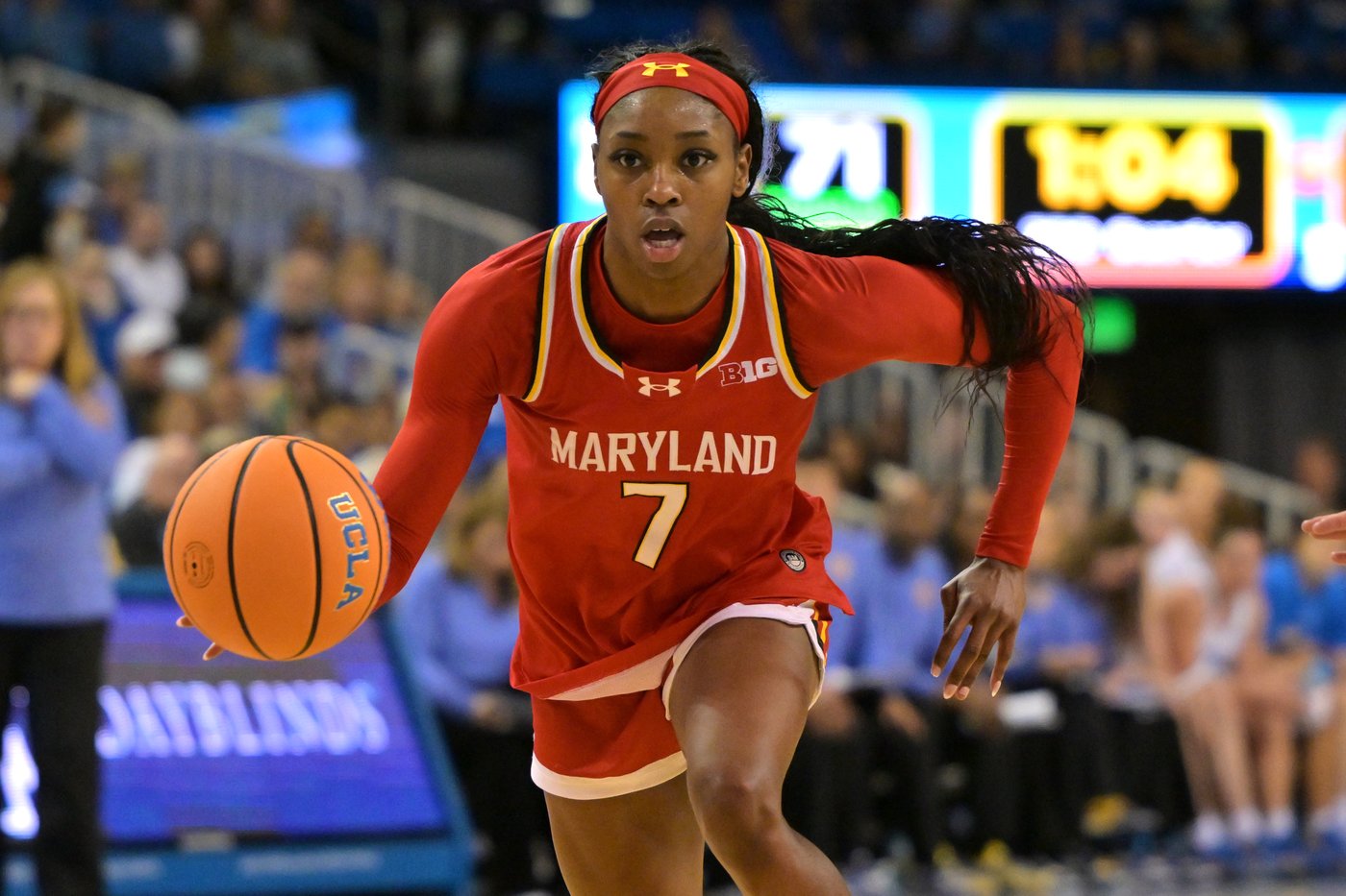 Over 100 women's college basketball players team up in unionization effort | iNFOnews.ca
