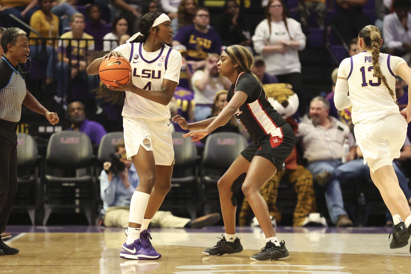 Wolfenbarger, Morrow lead No. 4 LSU past Louisiana-Lafayette 85-57 | iNFOnews.ca Wolfenbarger, Morrow lead No. 4 LSU past Louisiana-Lafayette 85-57 | iNFOnews.ca