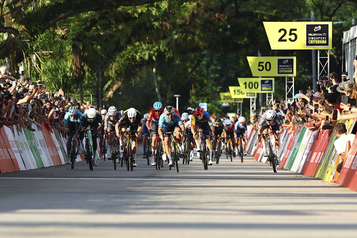 Sprint ace Mark Cavendish ends cycling career in style with Singapore win | iNFOnews.ca