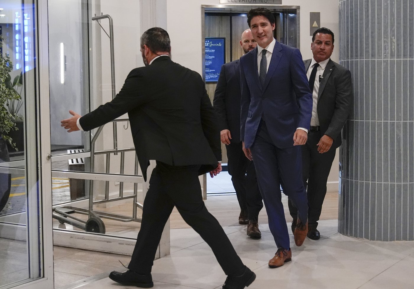 Prime Minister Justin Trudeau and Donald Trump meeting in Florida, source says | iNFOnews.ca