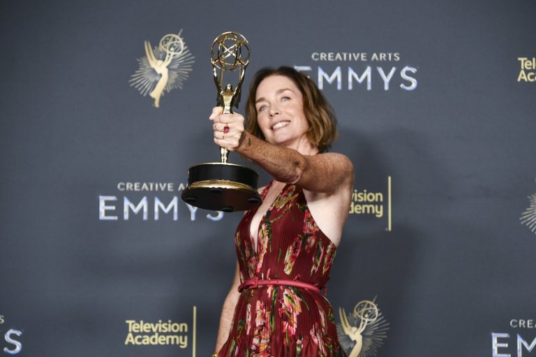 Julianne Nicholson gets acting Emmy for 'Hacks' and 'The Penguin' wins 4 at Creative Arts ceremony | iNFOnews.ca