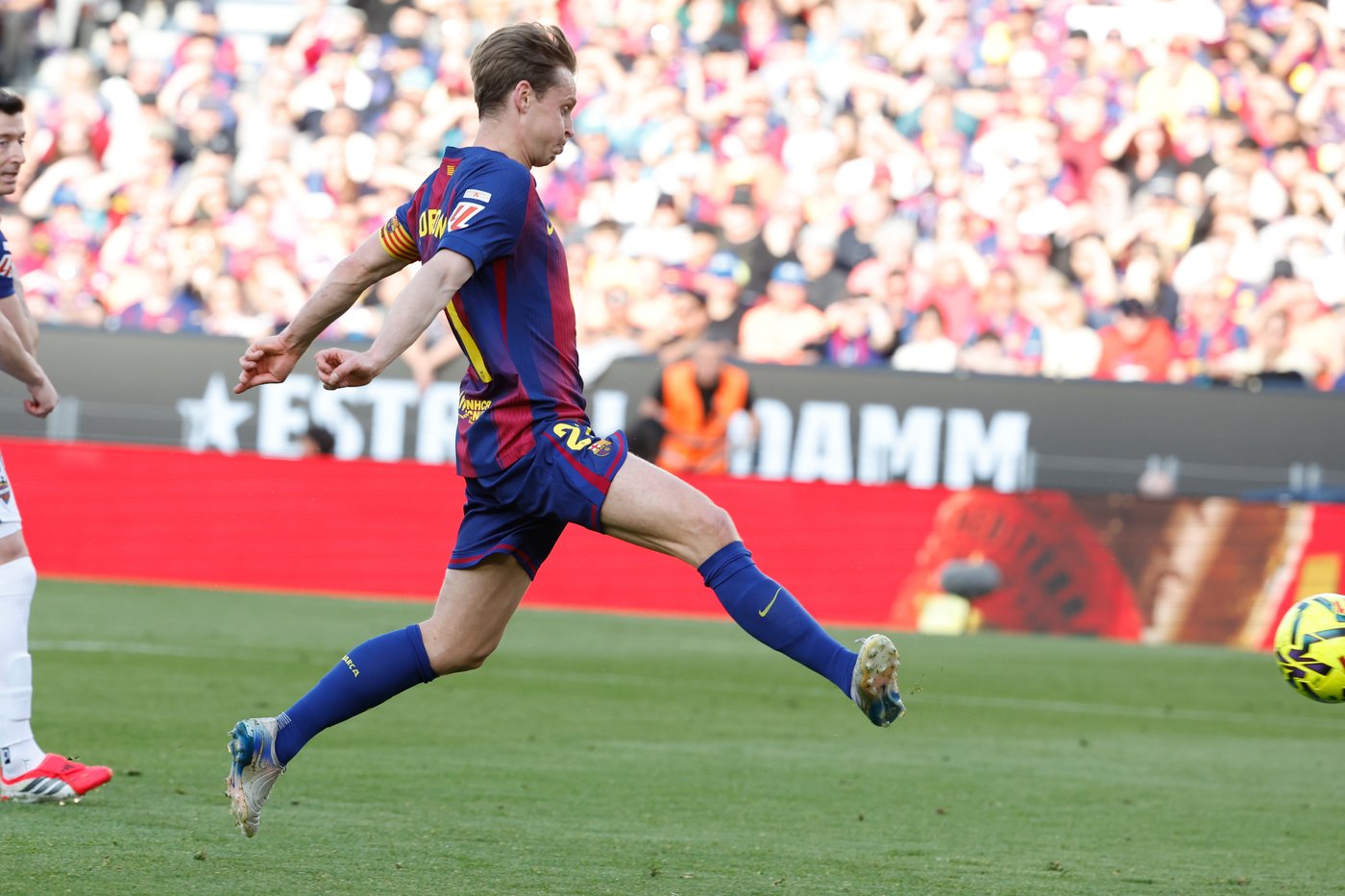 Barcelona pounces on Real Madrid stumble and regains lead of La Liga with 3-0 win over Levante | iNFOnews.ca Barcelona pounces on Real Madrid stumble and regains lead of La Liga with 3-0 win over Levante | iNFOnews.ca