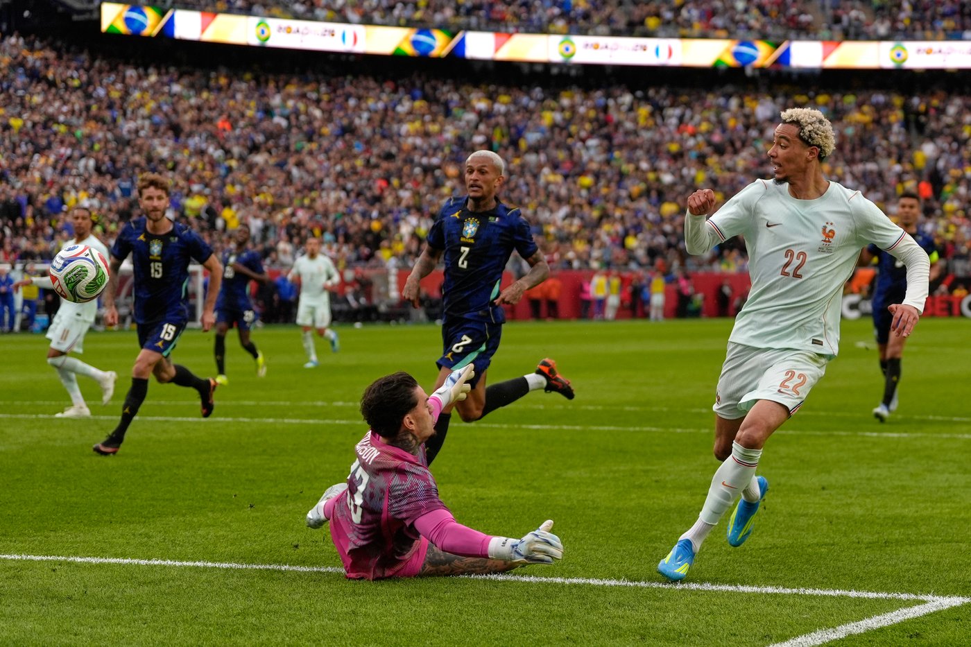 Kylian Mbappé shakes off knee injury and sparks France’s 2-1 World Cup tuneup win over Brazil | iNFOnews.ca Kylian Mbappé shakes off knee injury and sparks France’s 2-1 World Cup tuneup win over Brazil | iNFOnews.ca