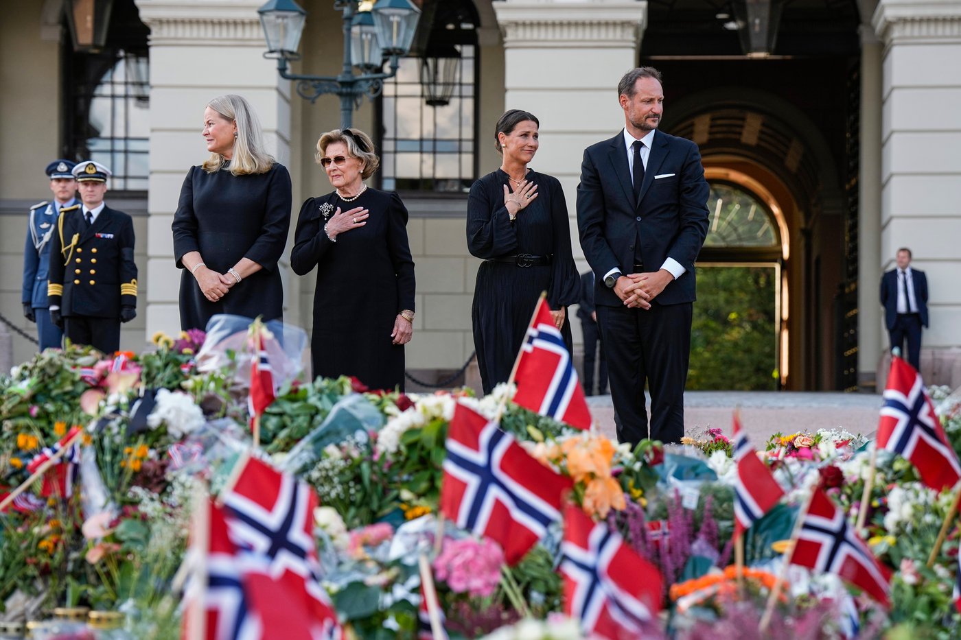 Norway's Queen Mette-Marit joins procession to bring late King Harald V's coffin to royal chapel | iNFOnews.ca Norway's Queen Mette-Marit joins procession to bring late King Harald V's coffin to royal chapel | iNFOnews.ca