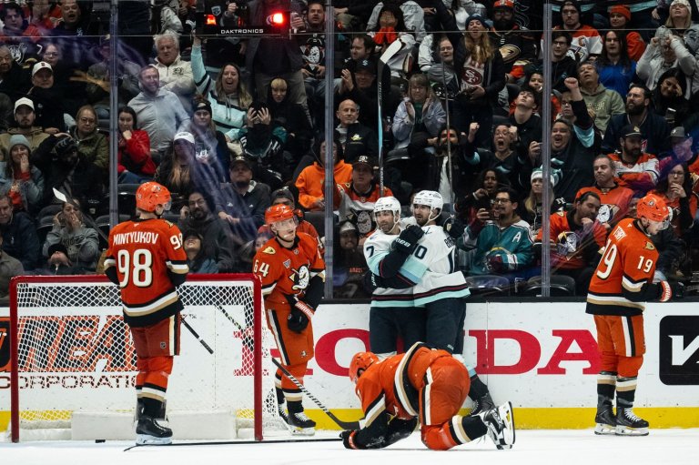 Jordan Eberle scores 2 in 3rd period as Kraken beat Ducks 3-1 | iNFOnews.ca