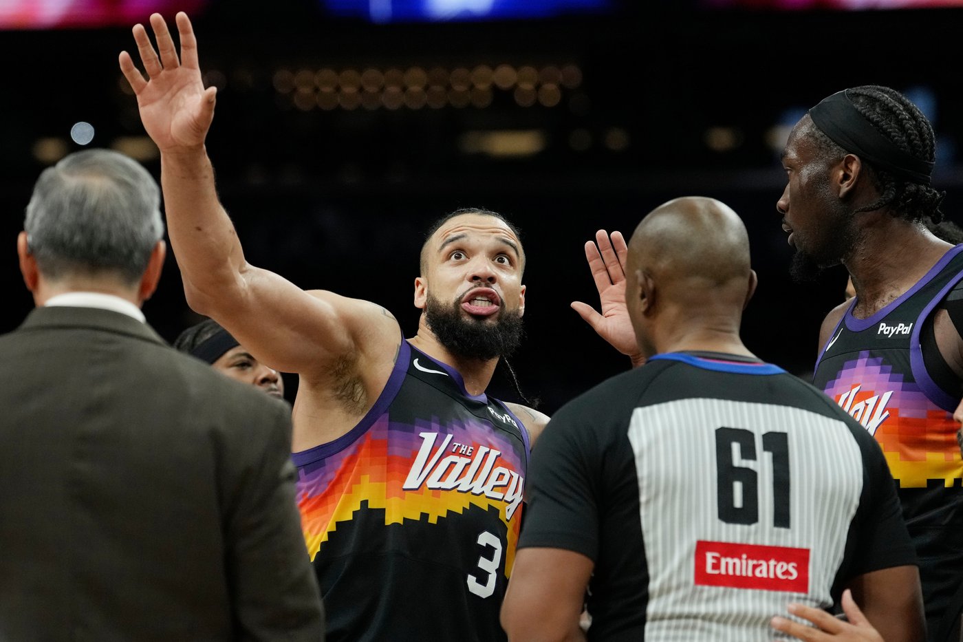 Booker scores 31 points, Brooks adds 27 as Suns hold on to beat Knicks 112-107 | iNFOnews.ca Booker scores 31 points, Brooks adds 27 as Suns hold on to beat Knicks 112-107 | iNFOnews.ca