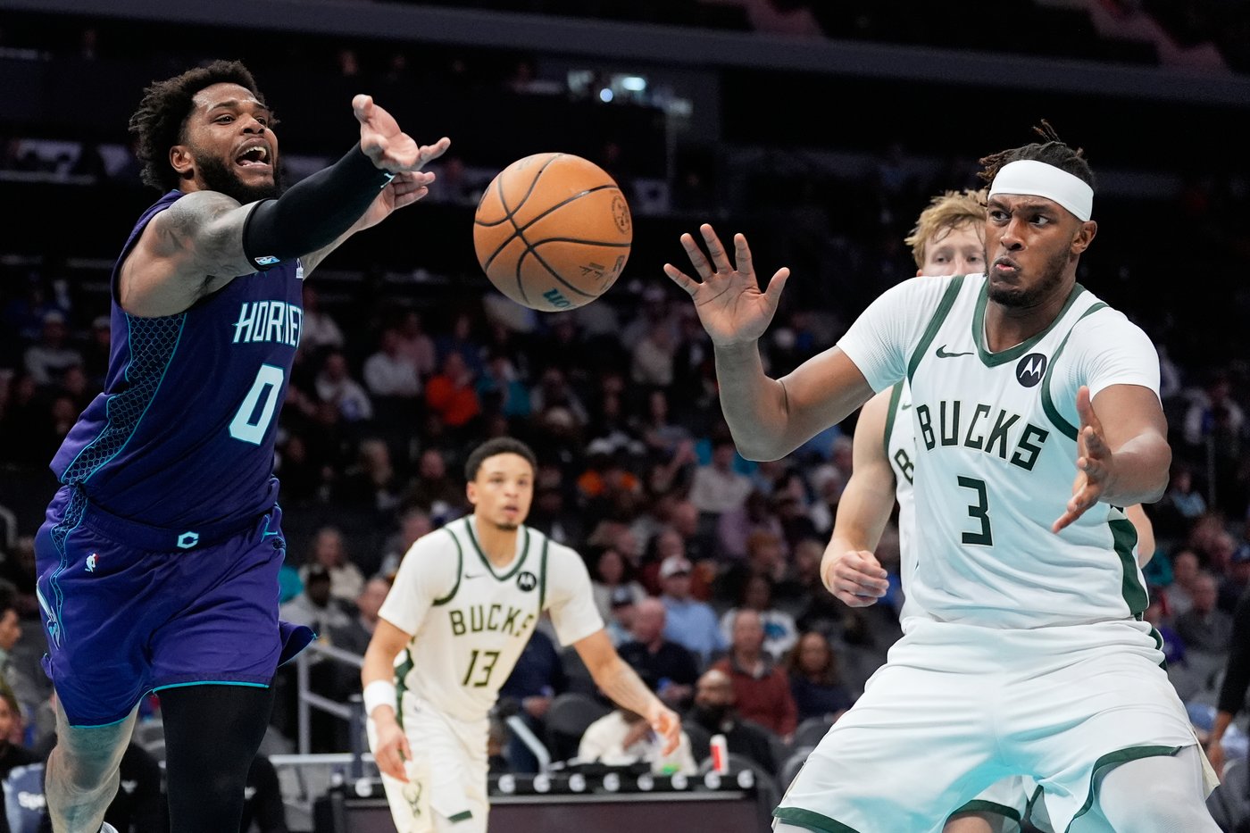 Hornets snap losing streak with 111-100 win over Bucks as Bridges scores 20 | iNFOnews.ca Hornets snap losing streak with 111-100 win over Bucks as Bridges scores 20 | iNFOnews.ca