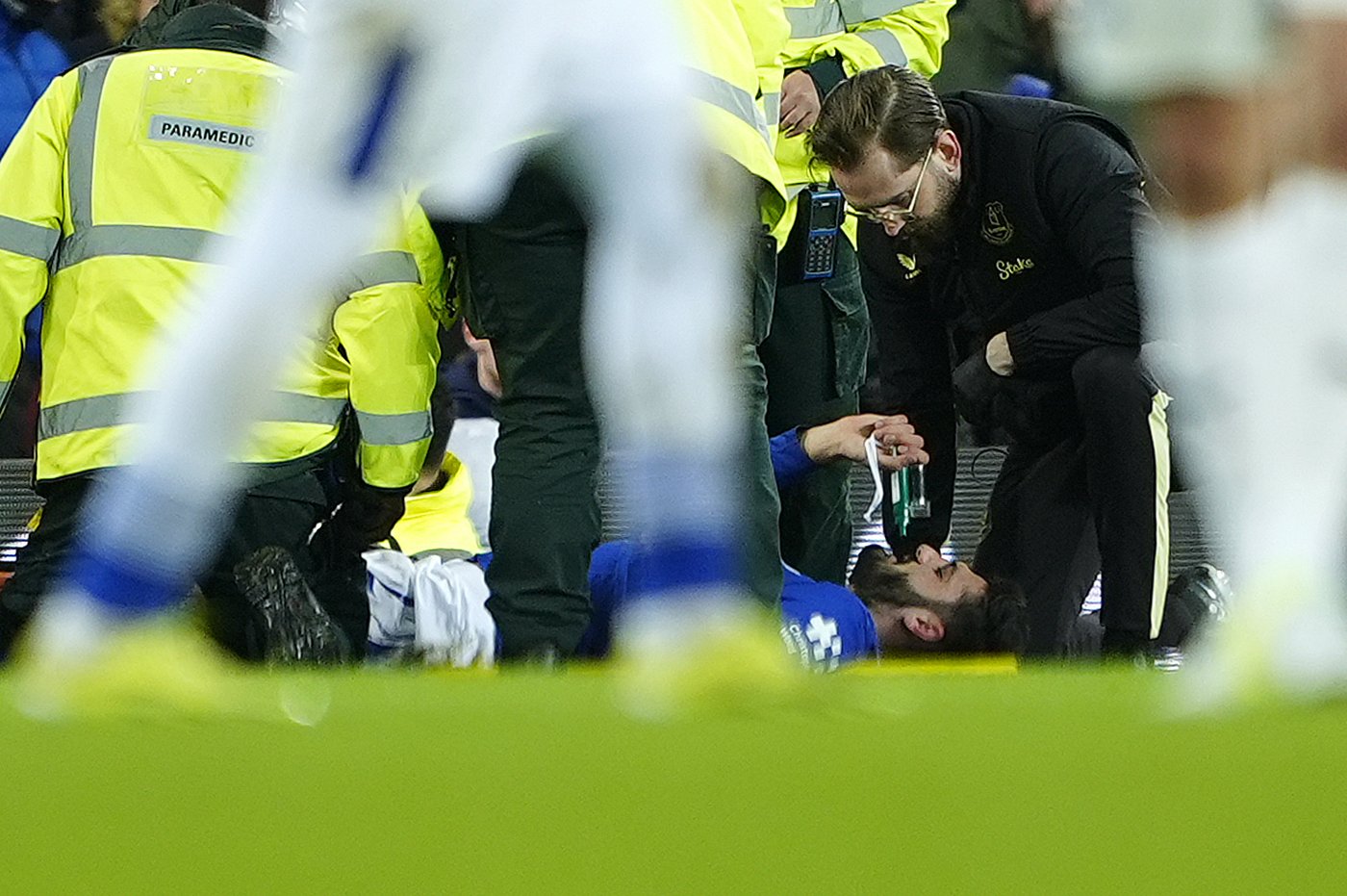 Everton striker Armando Broja given oxygen after leg injury against Peterborough | iNFOnews.ca