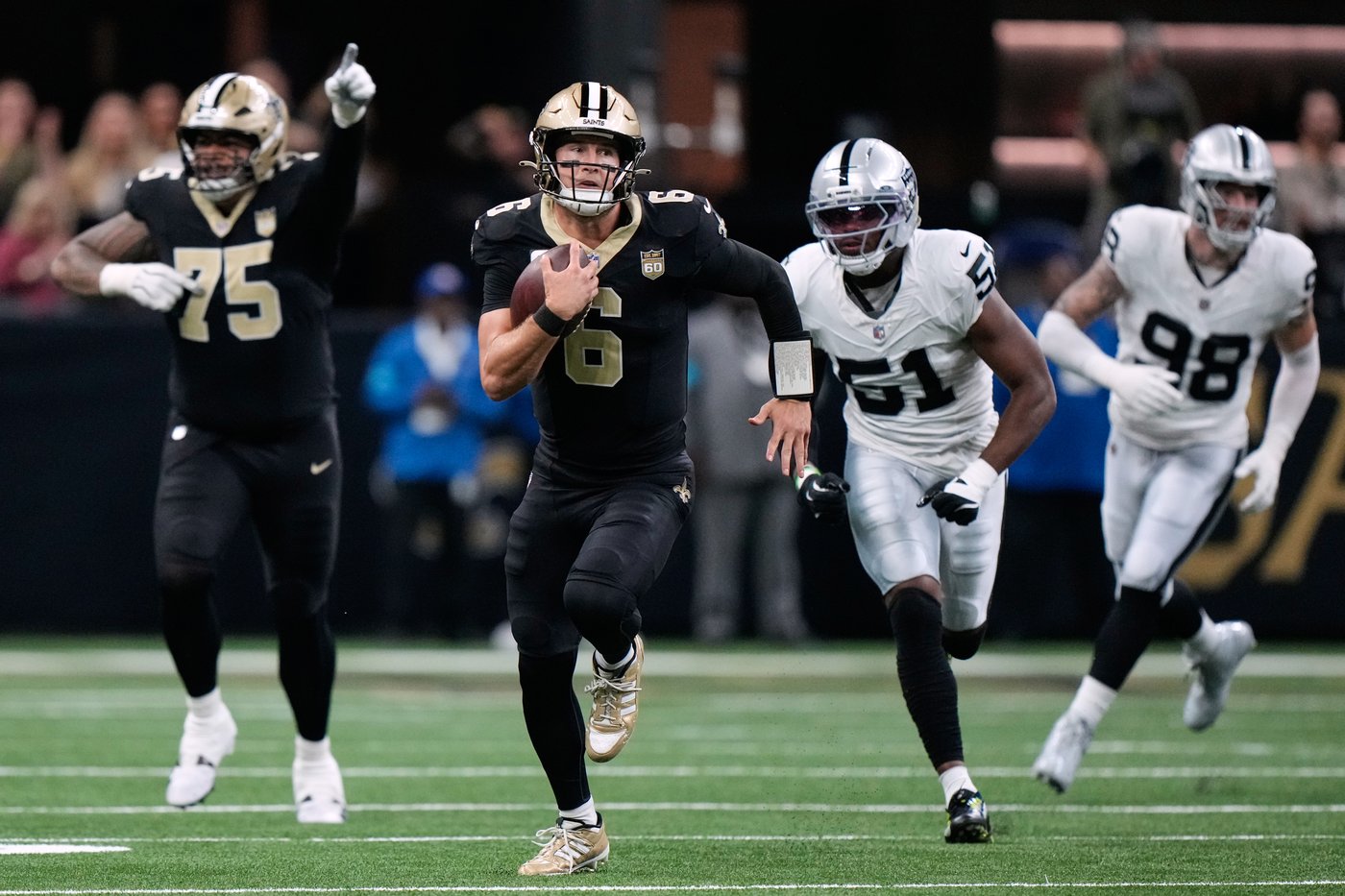 Another disputed fumble call goes against the Saints when Shough loses ball in loss to Raiders | iNFOnews.ca