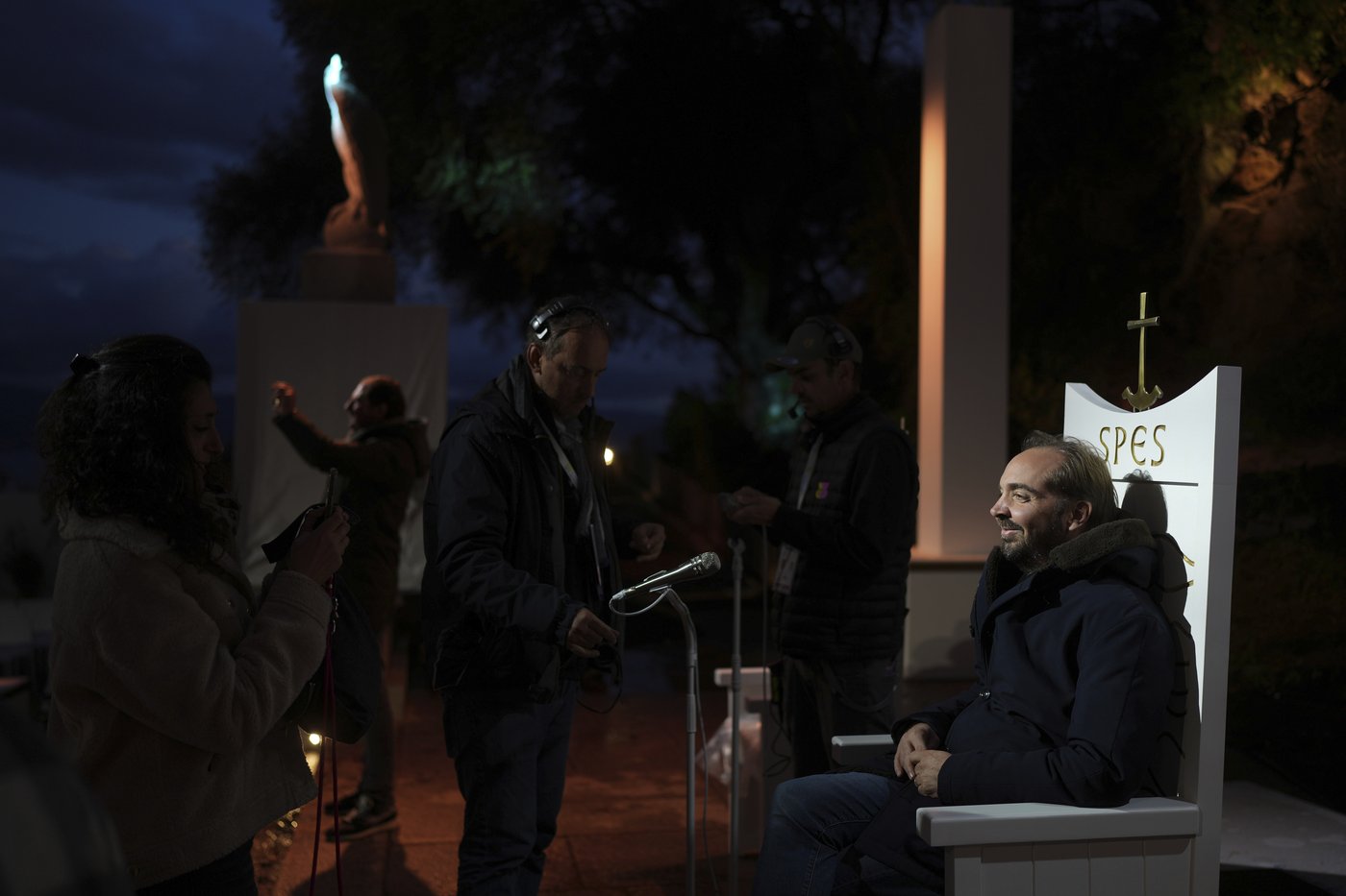 Pope Francis makes 1st papal visit to France's Corsica awash in expressions of popular piety | iNFOnews.ca