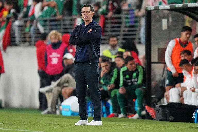 Chile strikes twice after halftime to beat Mexico 2-0. Woes deepen for Márquez | iNFOnews.ca
