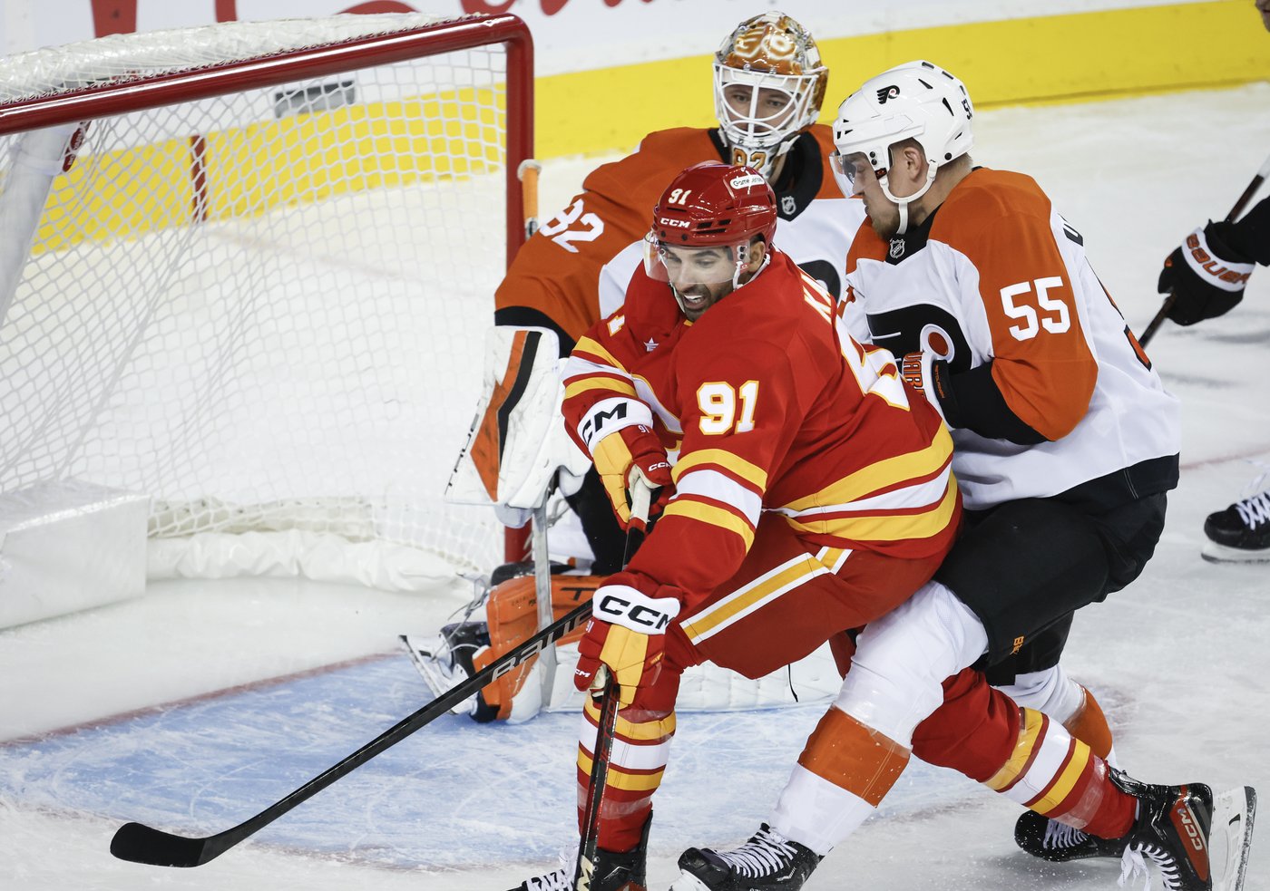 Huberdeau scores twice, Wolf has 37 saves in Flames' 6-3 win over Flyers | iNFOnews.ca Huberdeau scores twice, Wolf has 37 saves in Flames' 6-3 win over Flyers | iNFOnews.ca