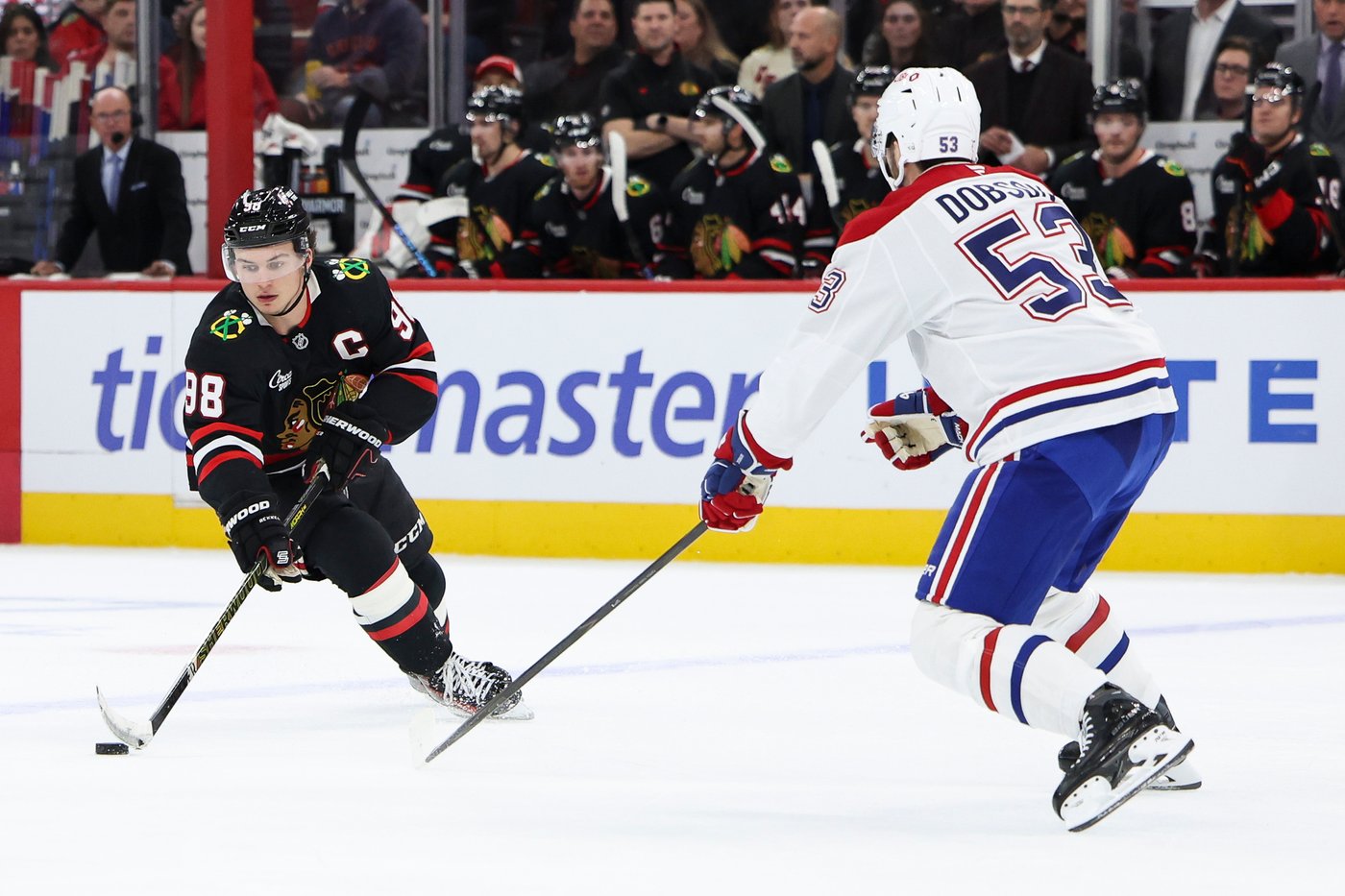 Evans scores twice as Canadiens roll past Blackhawks 4-1 | iNFOnews.ca