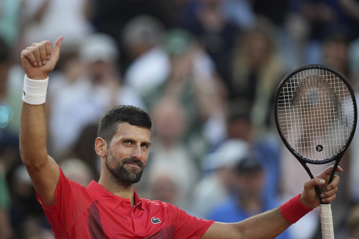 Novak Djokovic trades his racket for a bicycle and takes a nighttime ride around Paris | iNFOnews.ca Novak Djokovic trades his racket for a bicycle and takes a nighttime ride around Paris | iNFOnews.ca