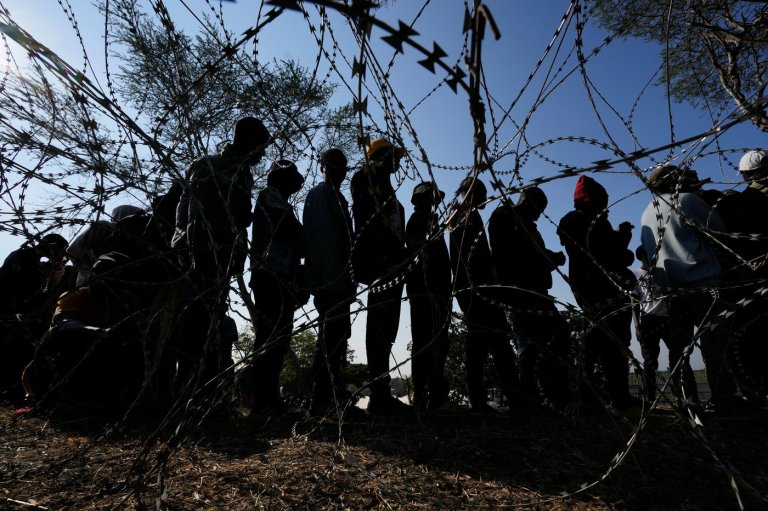 South Africa builds another site to ease overcrowding and speed up deportation of Malawian nationals | iNFOnews.ca