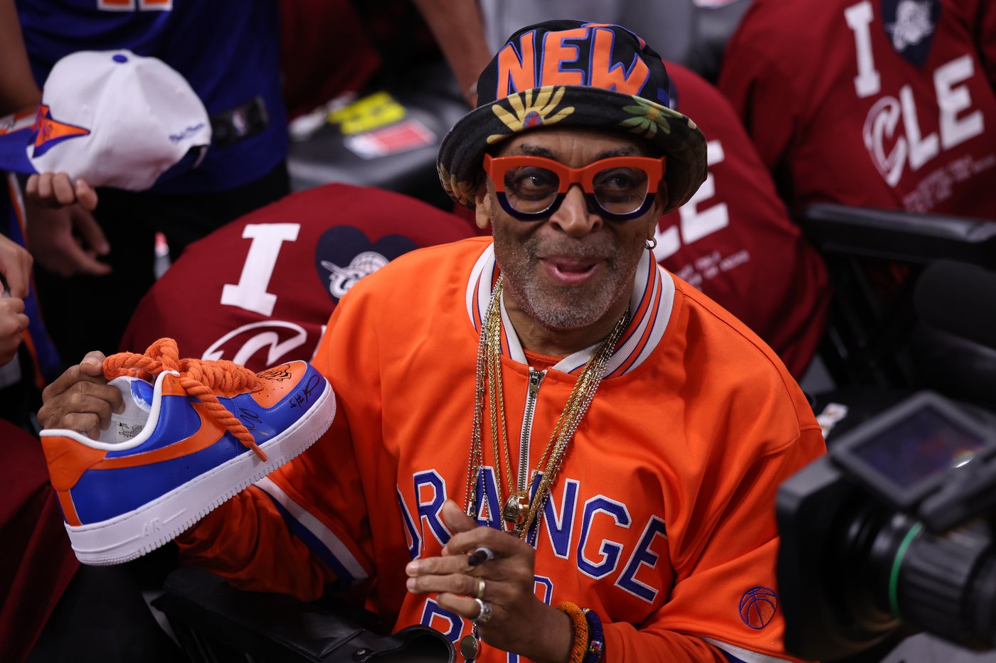 Garden party: New York fans invade Cleveland as Knicks try to sweep Cavaliers and make NBA Finals | iNFOnews.ca