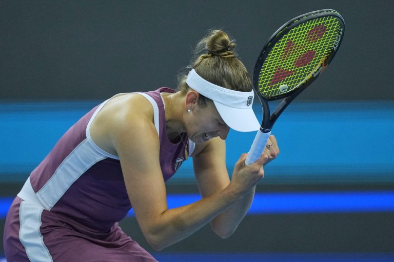 Elise Mertens beats Iga Swiatek to set up semifinal against Zheng Qinwen in China Open | iNFOnews.ca