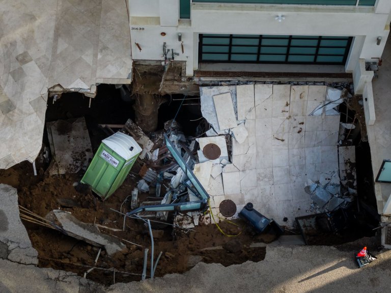 Driveway of coastal mansion owned by Nicolas Cage collapses | iNFOnews.ca