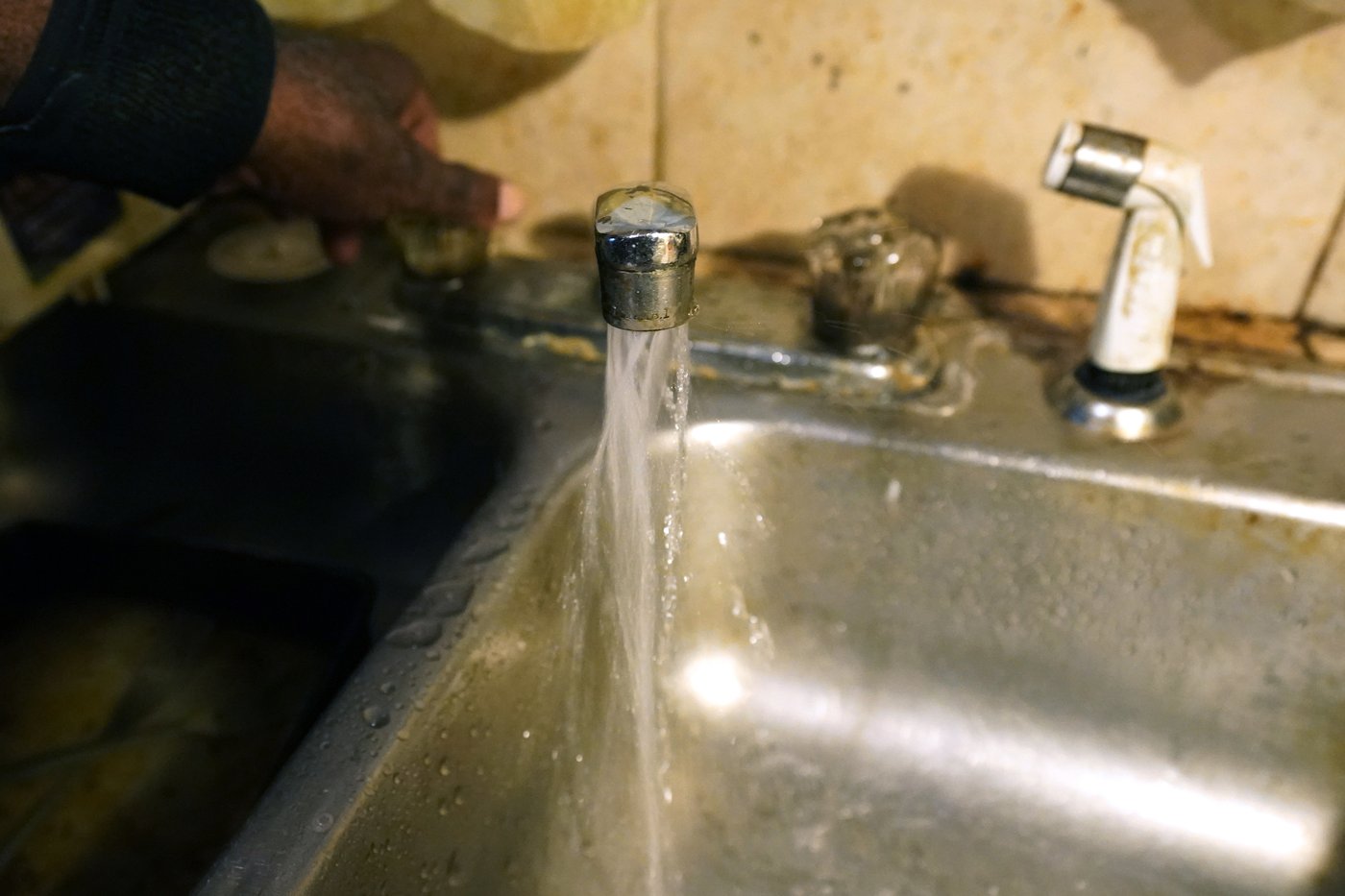 Vancouver Island community under urgent water alert after main break disrupts system | iNFOnews.ca