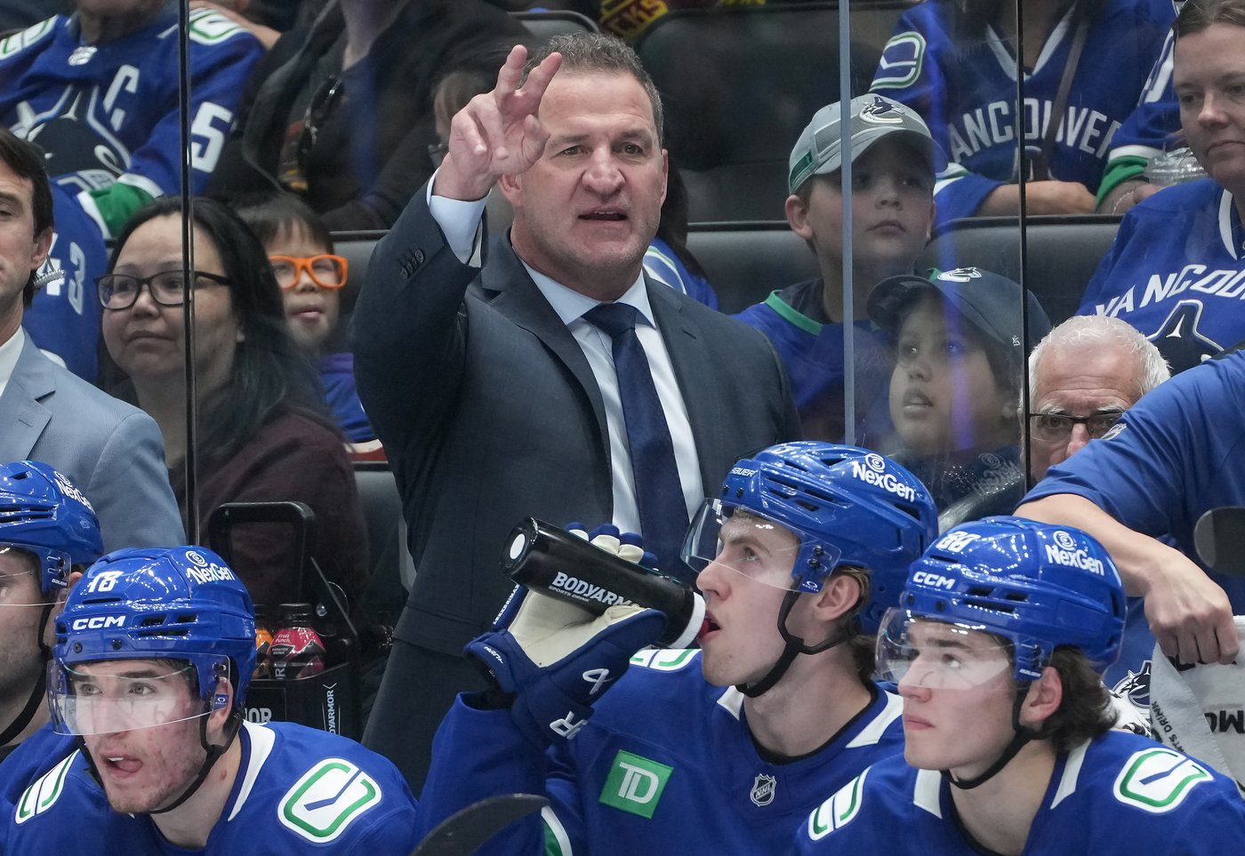 Vancouver Canucks coach calls out team for lingering 'defeated feeling' | iNFOnews.ca