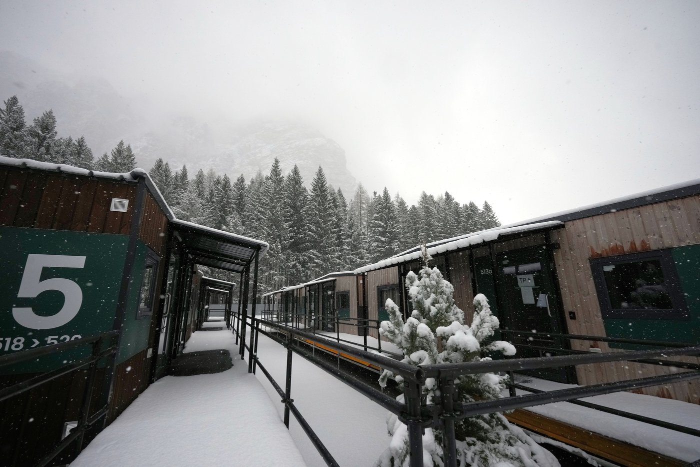 Behind the scenes of Cortina’s trailer-park Olympic Village: 400 mobile homes in an Alpine valley | iNFOnews.ca