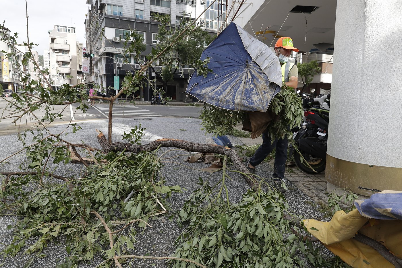 Work and travel resumes across Taiwan after Typhoon Krathon finally dissipates | iNFOnews.ca