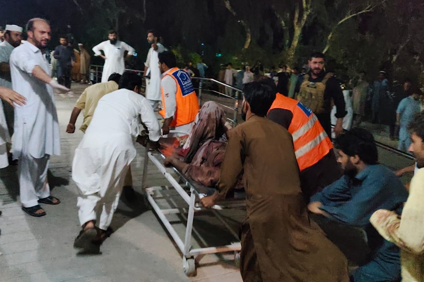 Twin attacks by militants kill 3 police officers, wound 20 in restive northwest Pakistan | iNFOnews.ca Twin attacks by militants kill 3 police officers, wound 20 in restive northwest Pakistan | iNFOnews.ca