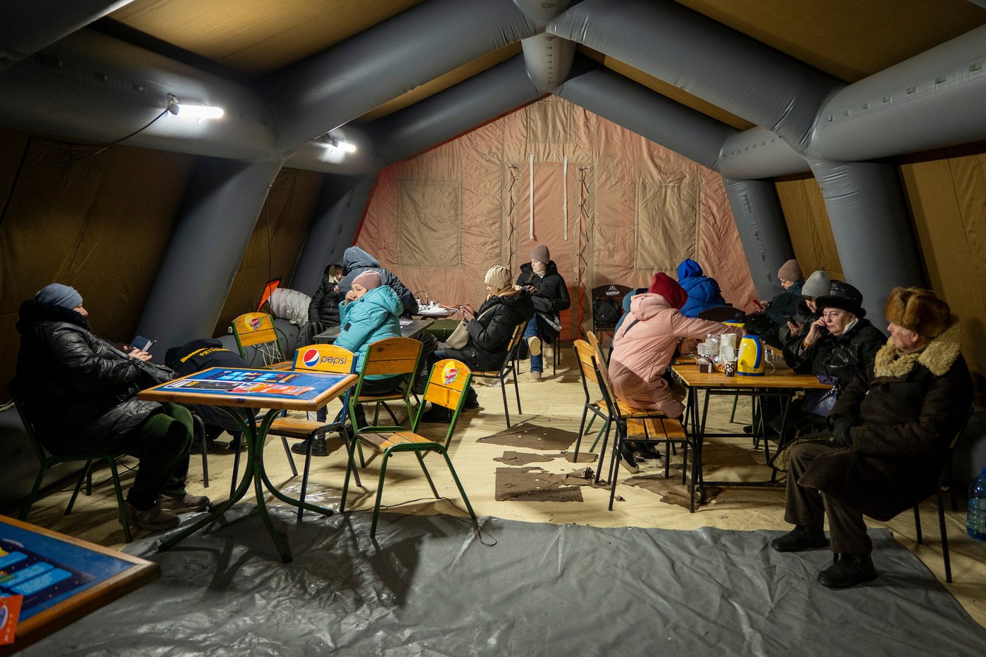 Photos show Ukrainians enduring a frigid winter after Russian strikes knocked out power | iNFOnews.ca