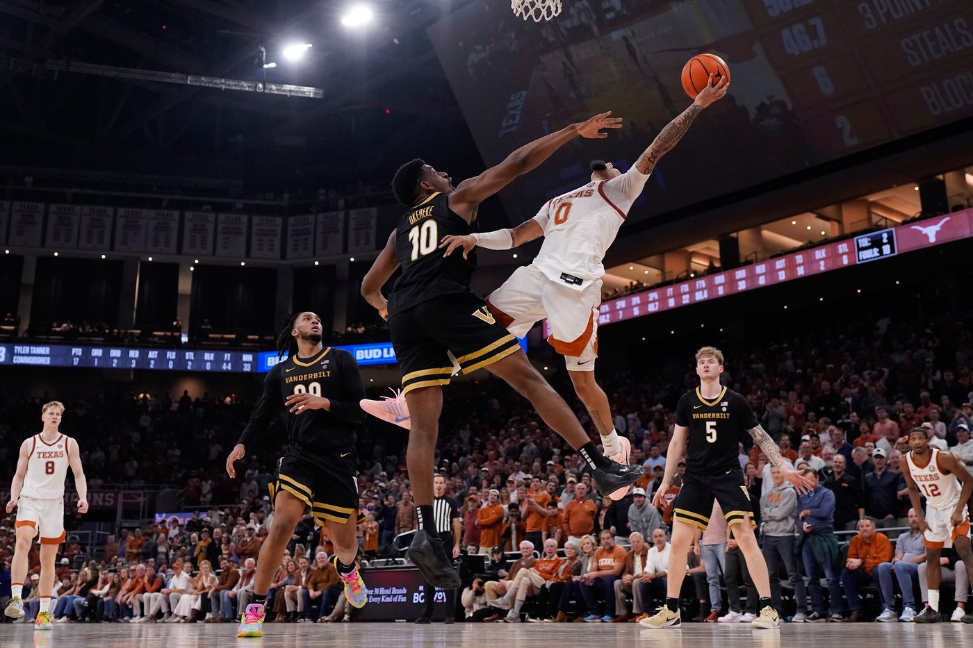 Texas hands No. 10 Vanderbilt its first loss of the season with a dominant 80-64 win | iNFOnews.ca Texas hands No. 10 Vanderbilt its first loss of the season with a dominant 80-64 win | iNFOnews.ca