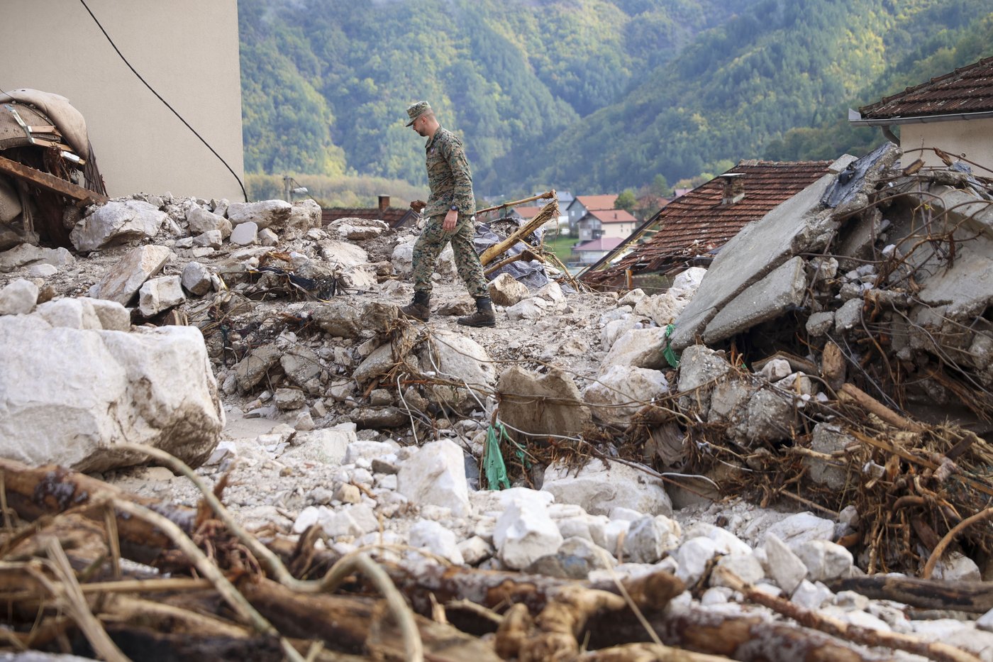 Rescue teams search for missing after floods, landslides kill at least 16 in Bosnia | iNFOnews.ca