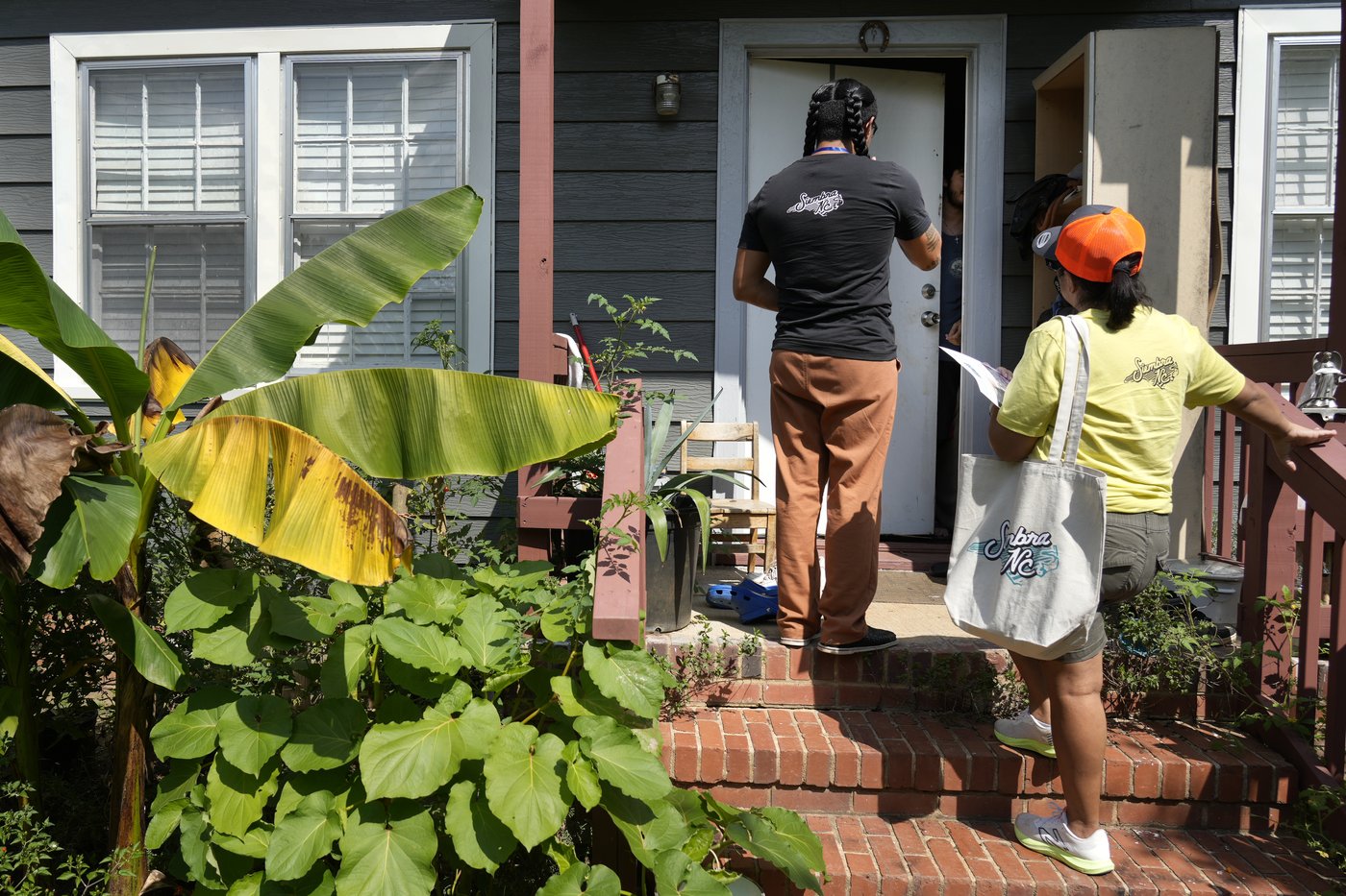 Voting groups that got a boost from Harris' candidacy are still working to persuade voters of color | iNFOnews.ca