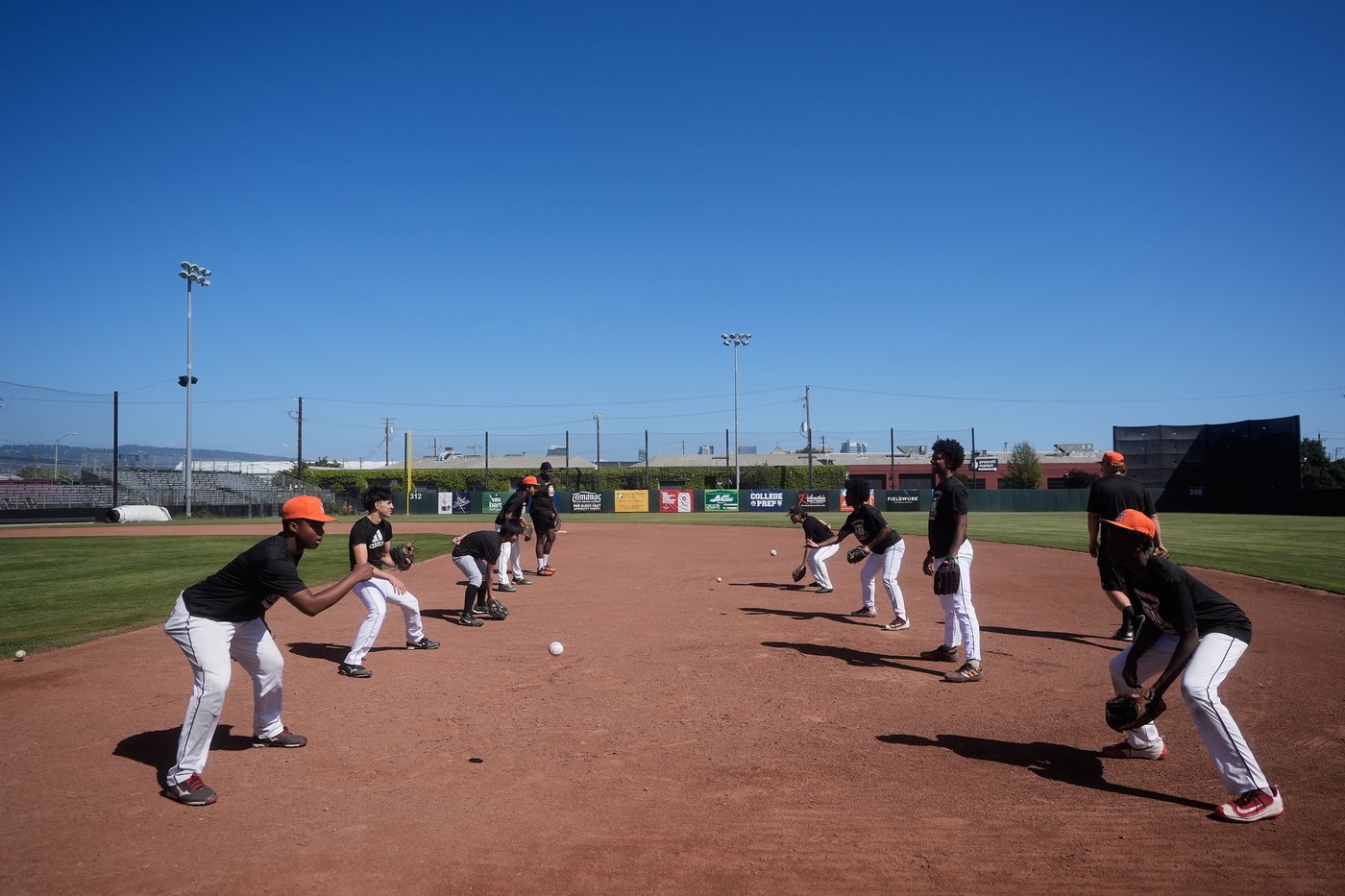 The Oakland high school that produced Frank Robinson and others fights to keep baseball alive | iNFOnews.ca