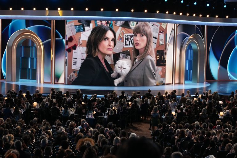 Emmy Awards highlights: Mariska Hargitay sings, Taylor Swift acts in a skit and Jean Smart wins | iNFOnews.ca