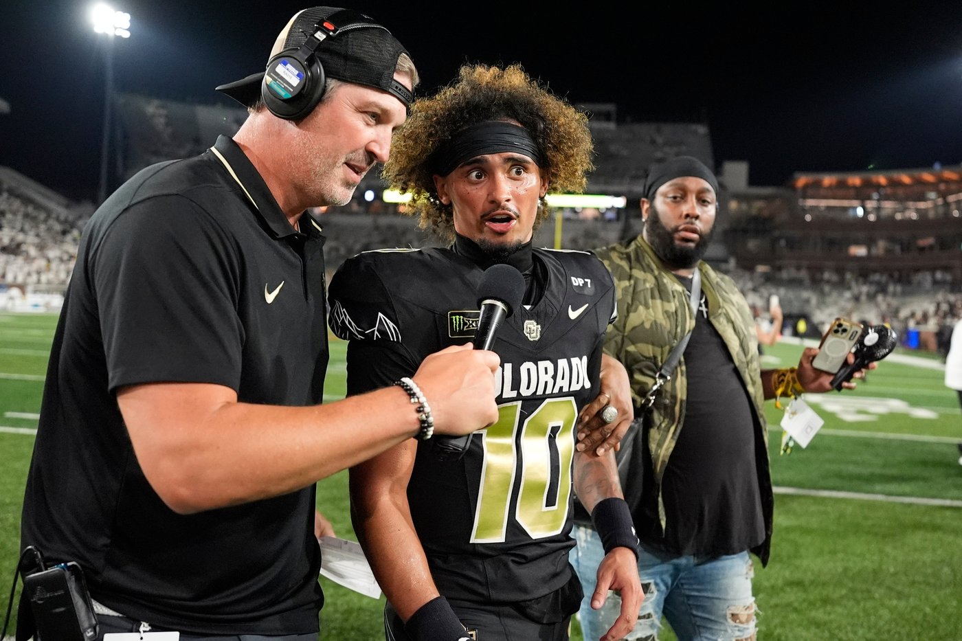 'Quit fishing': Deion Sanders won't take bait on play of Julian Lewis after QB throws 4 touchdowns | iNFOnews.ca