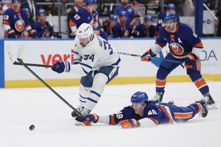 Matthews passes Mats Sundin to set Maple Leafs' record with 421st goal | iNFOnews.ca