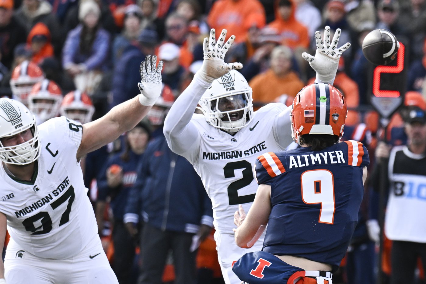Josh McCray runs for three TDs to lead Illinois to a 38-16 win over slumping Michigan State | iNFOnews.ca