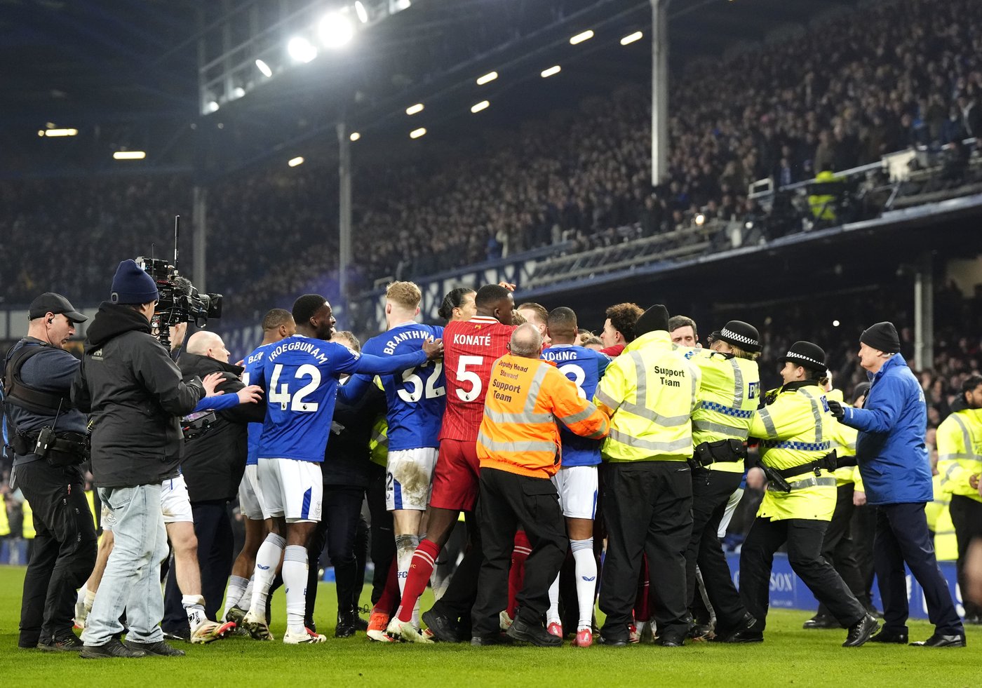 Liverpool manager Arne Slot one of four people sent off in wild finish to Merseyside derby | iNFOnews.ca
