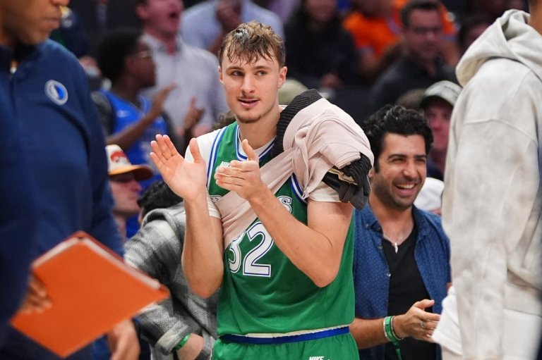 Cooper Flagg's first NBA back-to-back: missed shots and banged-up shoulder | iNFOnews.ca Cooper Flagg's first NBA back-to-back: missed shots and banged-up shoulder | iNFOnews.ca