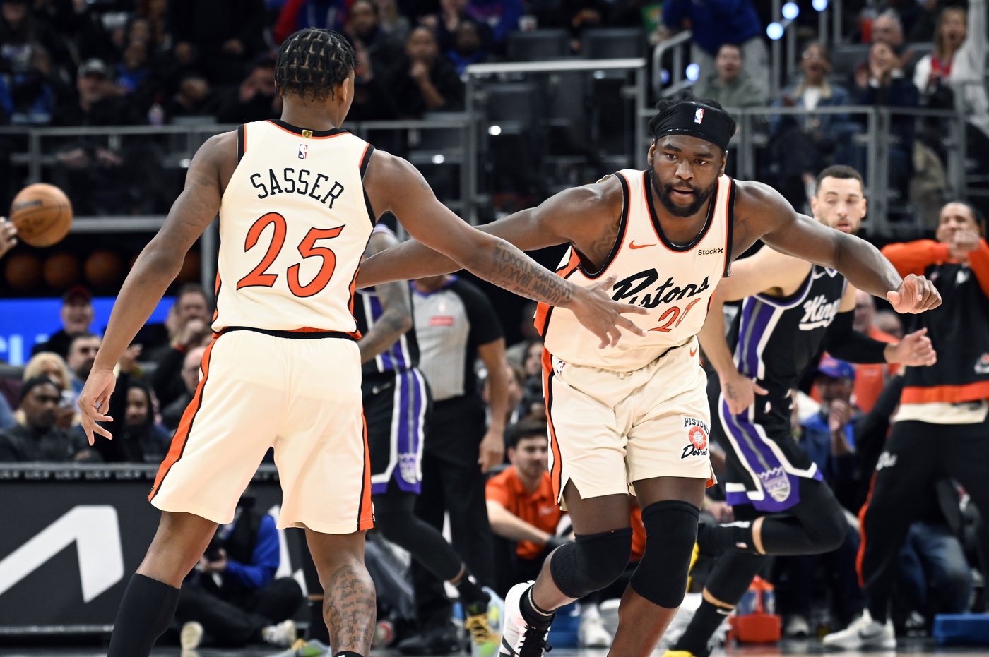 LaVine and DeRozan combine for 80 points in Kings 127-117 win over the Pistons | iNFOnews.ca