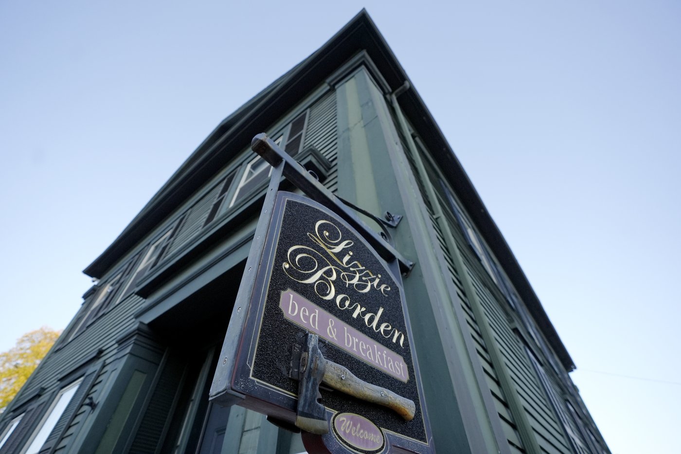 As Halloween approaches, tourists visit a home with a gruesome past and tunnels said to be haunted | iNFOnews.ca