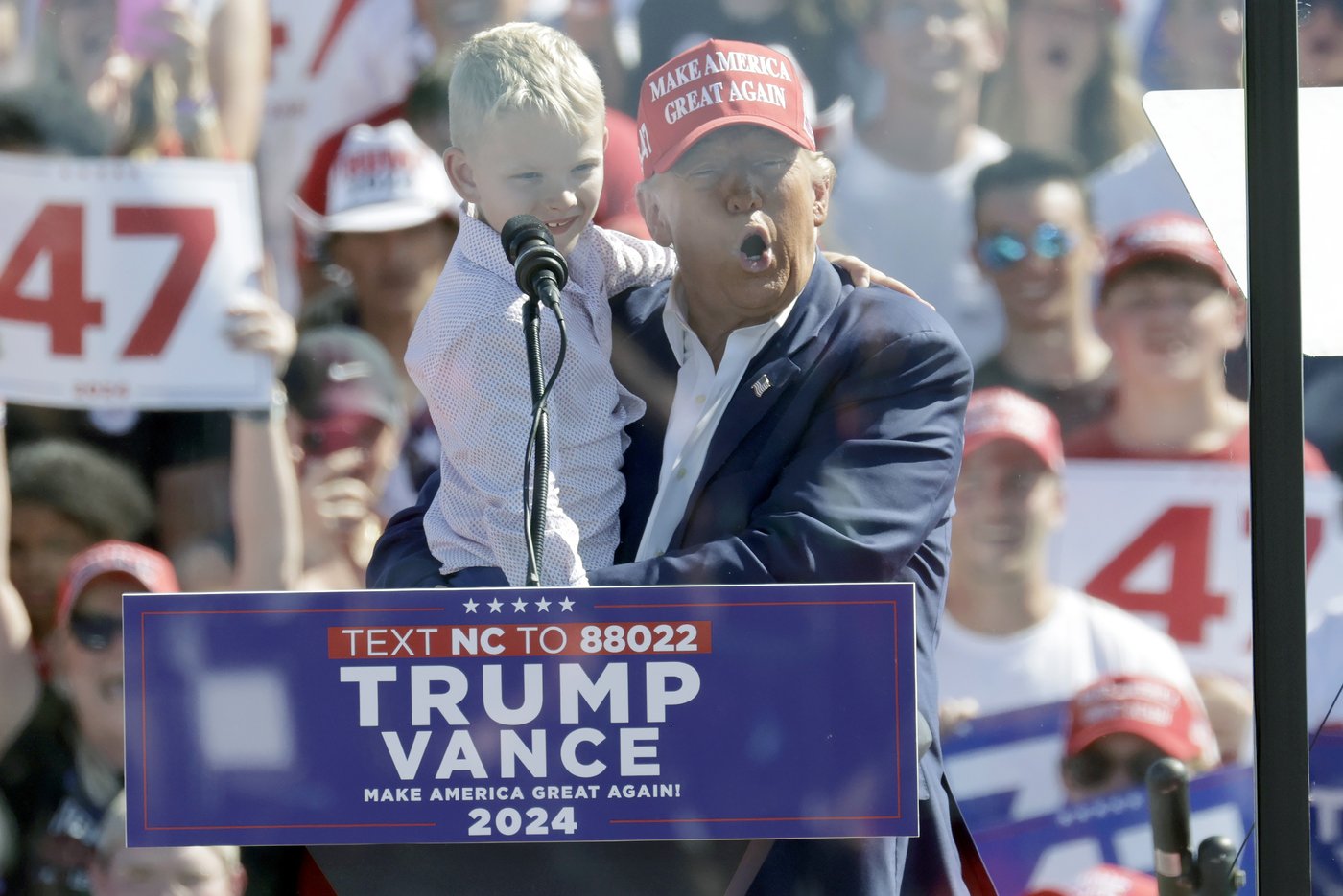 Trump appeals to women in return to North Carolina without Mark Robinson, a top in-state supporter | iNFOnews.ca