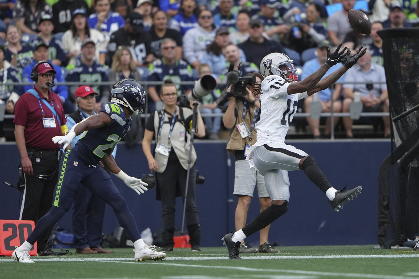 Pete Carroll hopes youth movement has Raiders on the right path | iNFOnews.ca