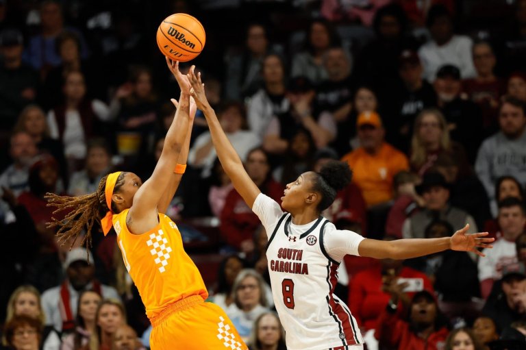 Latson, Edwards lead No. 3 South Carolina to 93-50 beatdown of No. 19 Tennessee on Sunday | iNFOnews.ca