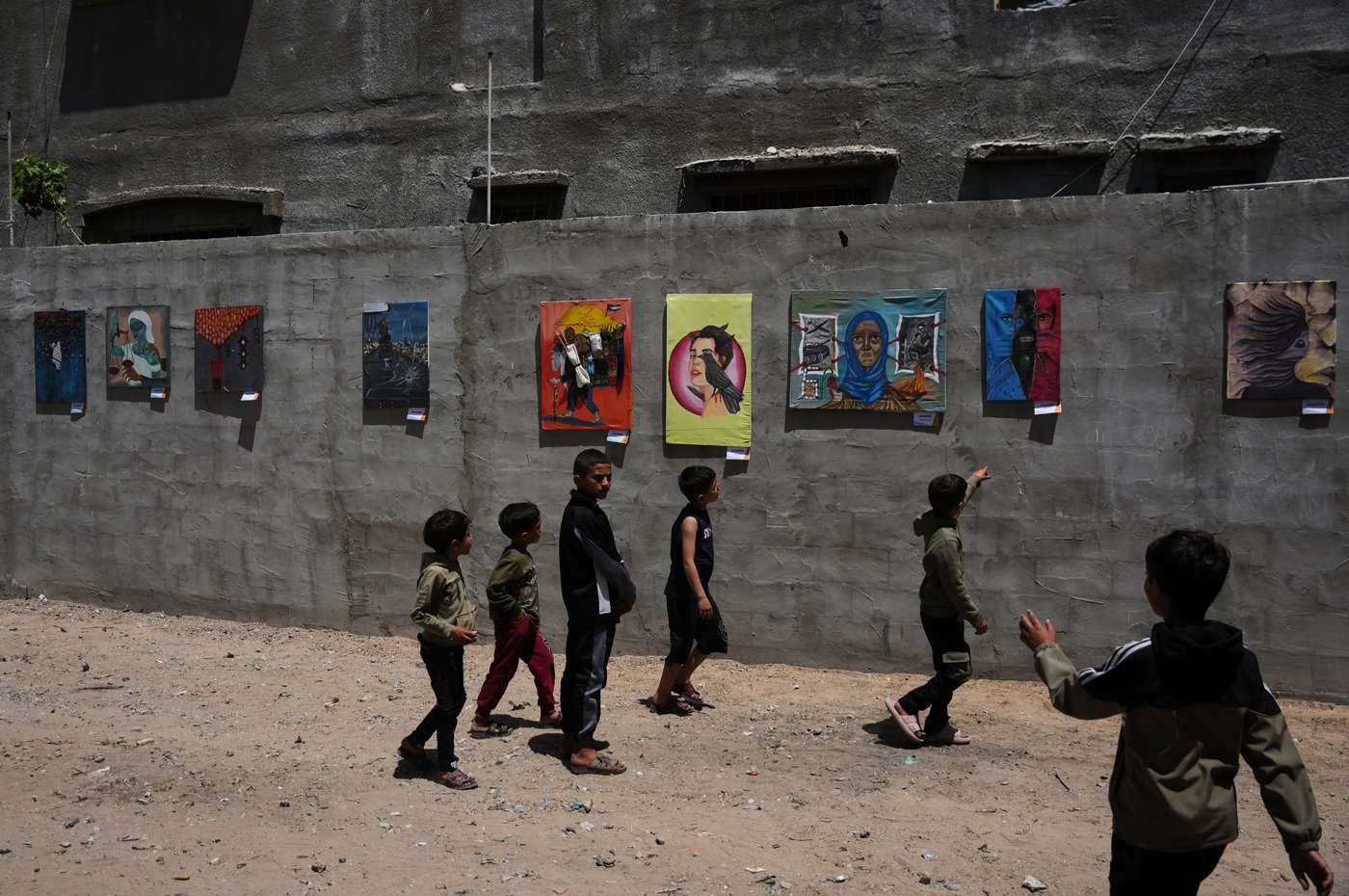 Young Palestinian artists in Gaza exhibit their impressions of war as a fragile ceasefire holds | iNFOnews.ca Young Palestinian artists in Gaza exhibit their impressions of war as a fragile ceasefire holds | iNFOnews.ca