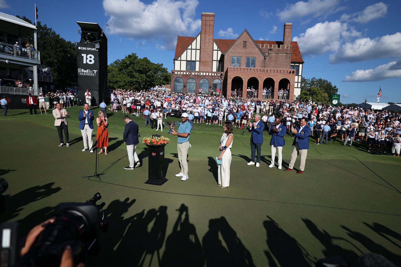 Scottie Scheffler moves past a Tiger Woods money standard that stood for nearly 26 years | iNFOnews.ca
